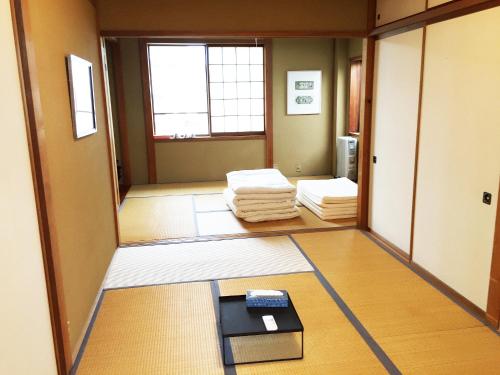 Imagen de la galería de Toolate Guesthouse Toyama, en Toyama