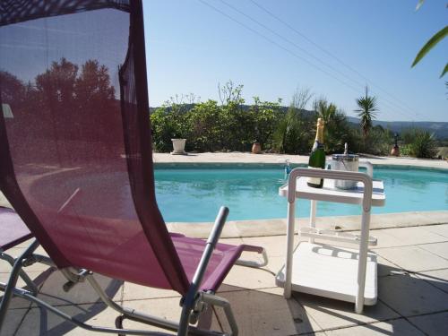 Πισίνα στο ή κοντά στο Villa in Provence with Pool and Vineyard Views