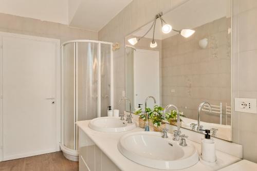 Un baño de La Casa Accanto