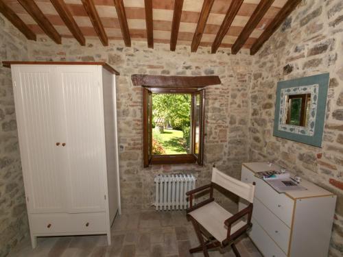 Gambar di galeri bagi Holiday house overlooking lake near Tuscany di Casella