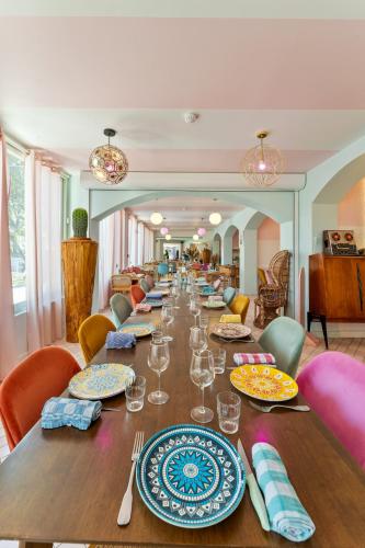 a long table with plates and wine glasses on it at greet hôtel Pont du Gard - Route d'Avignon in Estézargues