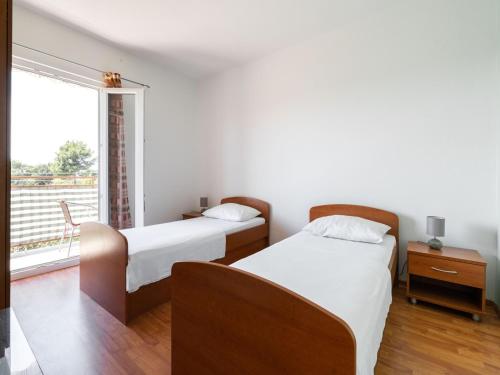 Simplistic Holiday Home in Rogoznica near the Seabeach