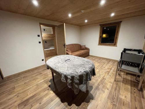 Ruang duduk di Luxurious chalet in the heart of Vanoise