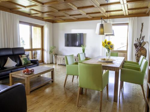 TV a/nebo společenská místnost v ubytování Cozy Apartment in Ruhmannsfelden with Swimming pool