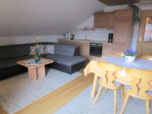 Dapur atau dapur kecil di Apartment in the Allgäu with view of the Bavarian Alps