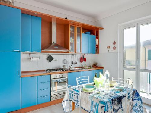 Kuchyň nebo kuchyňský kout v ubytování Amazing holiday home near pet-friendly beach