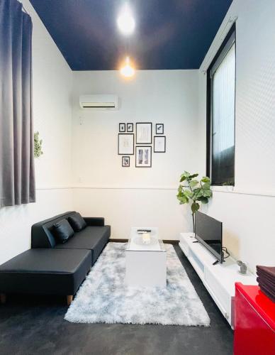 a living room with a couch and a table at Alo BnB 4 - Near KABUKICHO, SHINJUKU, SHINOKUBO, SHIBUYA - Self check-in in Tokyo
