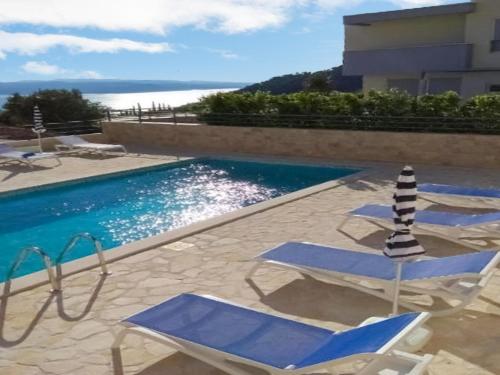 Charming apartment in Makarska with pool