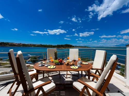 Modern villa in Nin by the sea