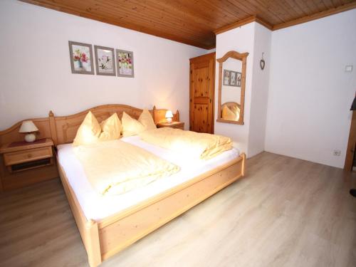 Ένα ή περισσότερα κρεβάτια σε δωμάτιο στο Sprawling Mansion near Ski Area in Salzburg