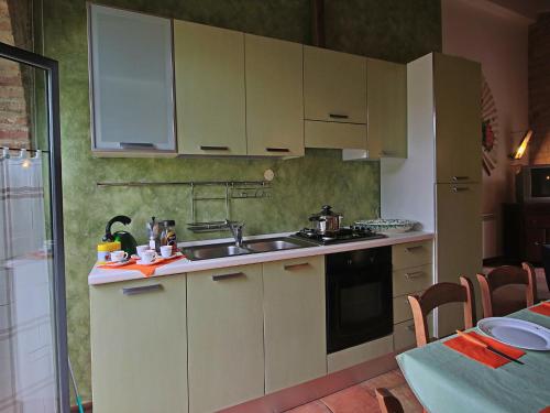 Large holiday home in Cagli with poolにあるキッチンまたは簡易キッチン