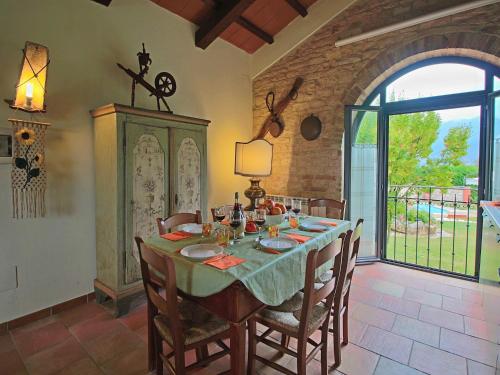 アックアラーニャにあるLarge holiday home in Cagli with poolのギャラリーの写真