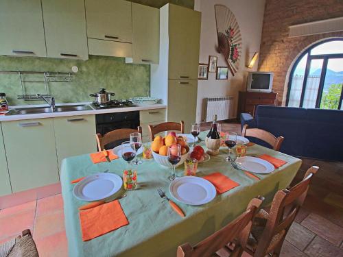 Large holiday home in Cagli with poolにあるキッチンまたは簡易キッチン