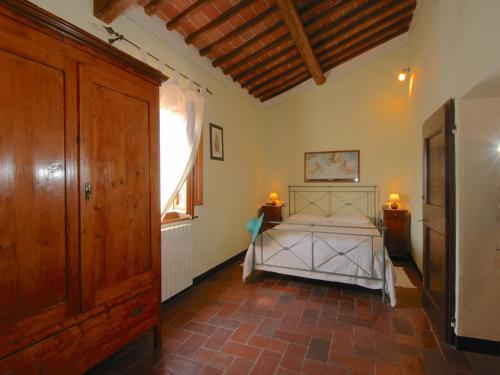 Postel nebo postele na pokoji v ubytování Agriturismo near Cortona with swimming pool