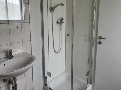 Ένα μπάνιο στο Large detached holiday home in Hesse with private garden and terrace