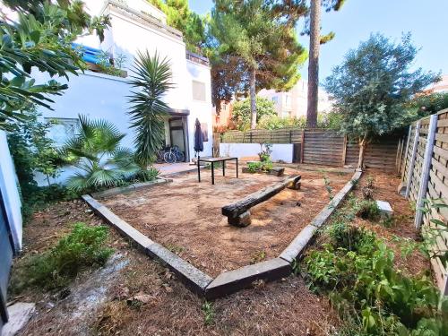 Jardin de Camargue - T4 avec parking, WIFI, vélos & jardin, proche mer