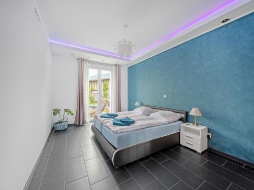 Postel nebo postele na pokoji v ubytování Pleasant apartment in Herscheid-Sauerland with balcony