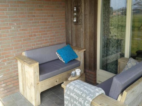 GeesterenにあるHoliday Home in Geesteren with Roof Terrace,Garden Furnitureのギャラリーの写真