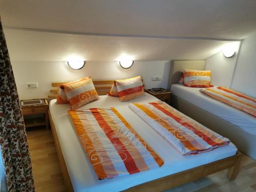 Group Holiday Home in Hippach with dreamy viewsにあるベッド