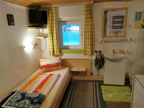 Group Holiday Home in Hippach with dreamy viewsにあるベッド