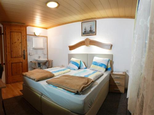 Group Holiday Home in Hippach with dreamy viewsにあるベッド