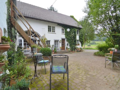 Taman di luar Cozy Apartment in Immerath with Fishing Near
