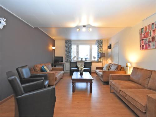 Ruang duduk di Holiday home in ldernTwistetal-Oberwaro with sauna