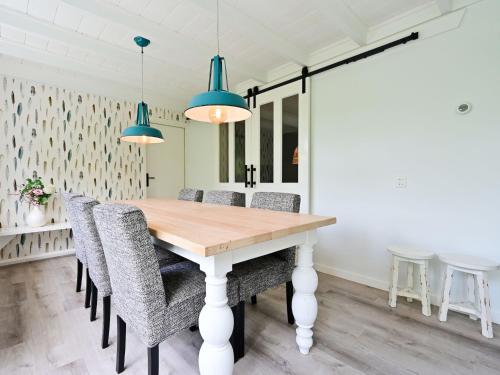 Gambar di galeri bagi Holiday Home in Reutum with Pond and Trails di Reutum