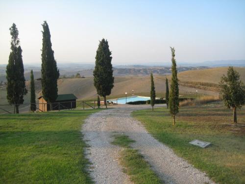 a gravel road in a field with trees at Traditional Farmhouse in Toscana with Swimming Pool in San Lorenzo a Merse
