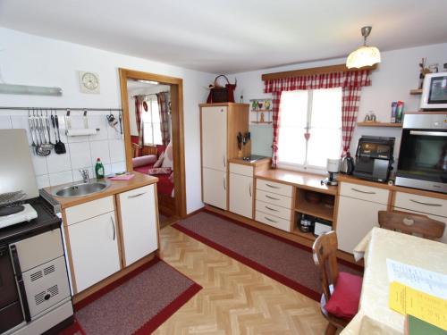 Dapur atau dapur kecil di Chalet Bamberg near Ski Lift & Slope