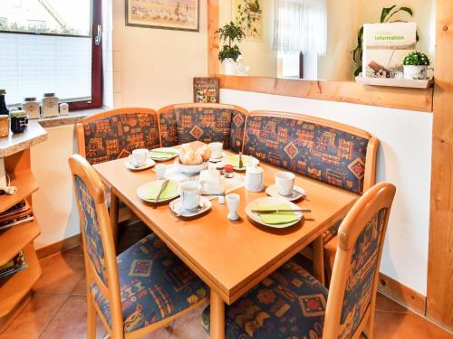 Un lugar para sentarse en Fabelhaftes Ferienhaus in Thorstorf in Meeresnaehe