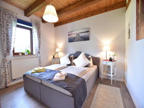 Una cama o camas en una habitación de Fabelhaftes Ferienhaus in Thorstorf in Meeresnaehe