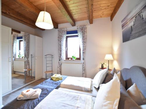 Una cama o camas en una habitación de Fabelhaftes Ferienhaus in Thorstorf in Meeresnaehe