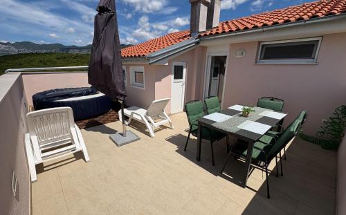 Nespecifikovaný výhled na hory nebo výhled na hory při pohledu z apartmánu