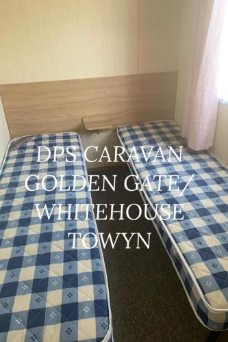 Voodi või voodid majutusasutuse Dps golden gates caravan toas