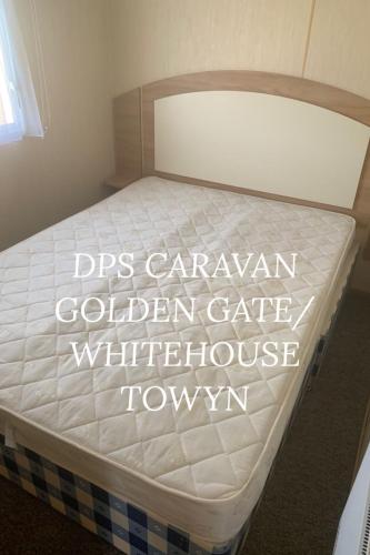 Voodi või voodid majutusasutuse Dps golden gates caravan toas