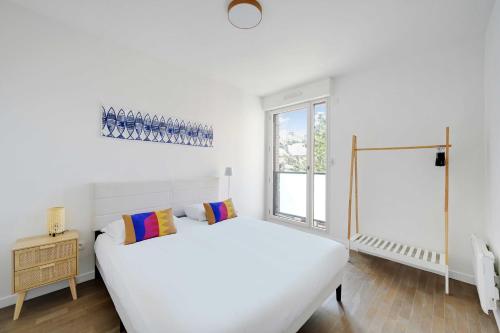 Postel nebo postele na pokoji v ubytování Charming apartment - 2BR-4P- Balcony- Malakoff