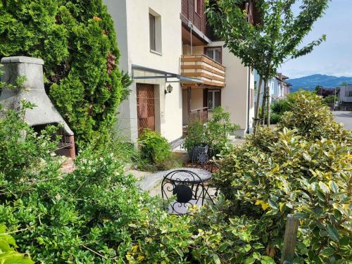 Un jardín fuera de Charming, quiet and close to nature apartment