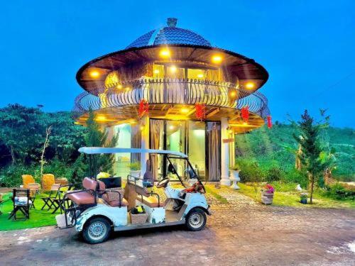 a golf cart parked in front of a house at WindHill Homestay Bảo Lộc - Căn Bungalow Lux in Bon Tan Djiran B