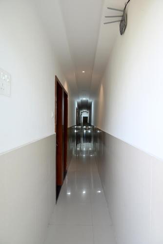 an empty hallway with white walls and a ceiling at Lakeview Lodging in Pune