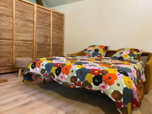 Postel nebo postele na pokoji v ubytování Une maison de caractère au calme