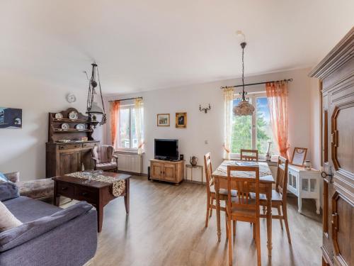 Modern Apartment in Reifferscheid with Gardenにあるシーティングエリア