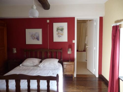 Ένα ή περισσότερα κρεβάτια σε δωμάτιο στο Cozy family home in Humain
