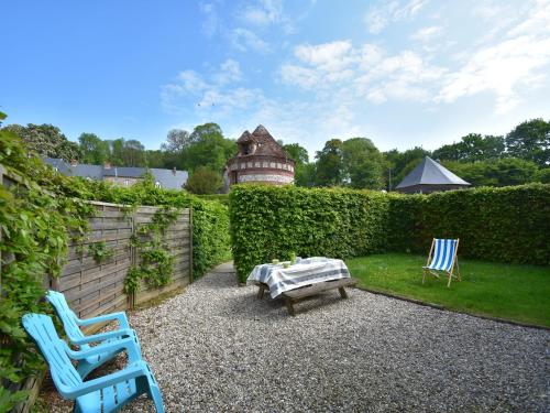 Jardín al aire libre en Spacious Cottage with Private Garden in Normandy