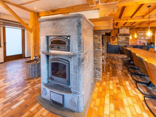 Η κουζίνα ή μικρή κουζίνα στο Capacious holiday home in Membre with garden