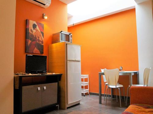 Kuchyň nebo kuchyňský kout v ubytování Simplistic Apartment in Reitani near Lido Beach