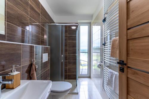 a bathroom with a toilet and a sink at Apartmán BUĎA in Červená Voda