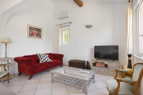 Foto Large Villa With Swimming Pool And Terraces 3