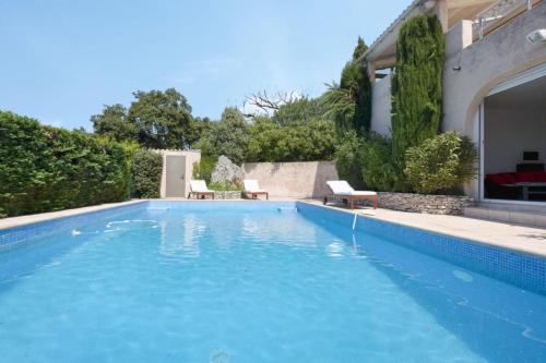 Foto Large Villa With Swimming Pool And Terraces 2