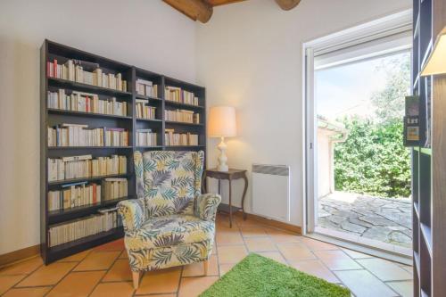 Foto Large Villa With Swimming Pool And Terraces 5